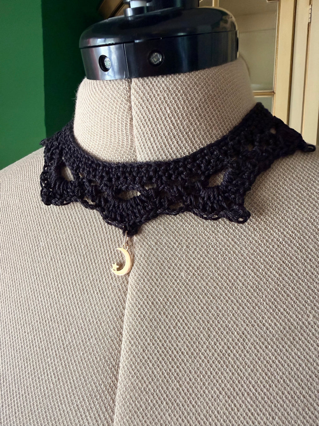 Charming Black Choker