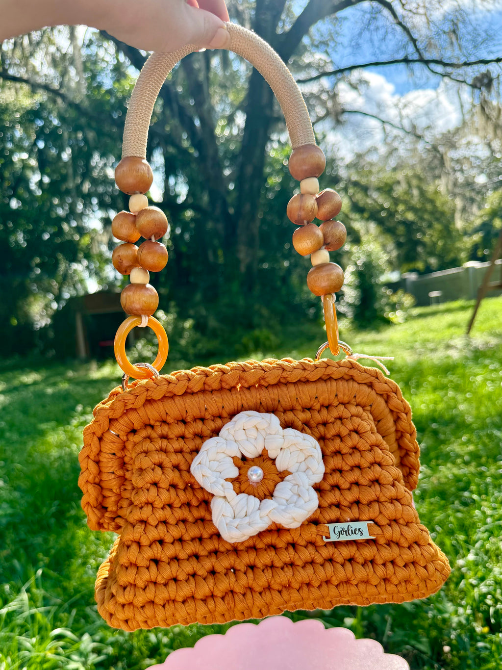 The Honey Daisy Kiss Lock