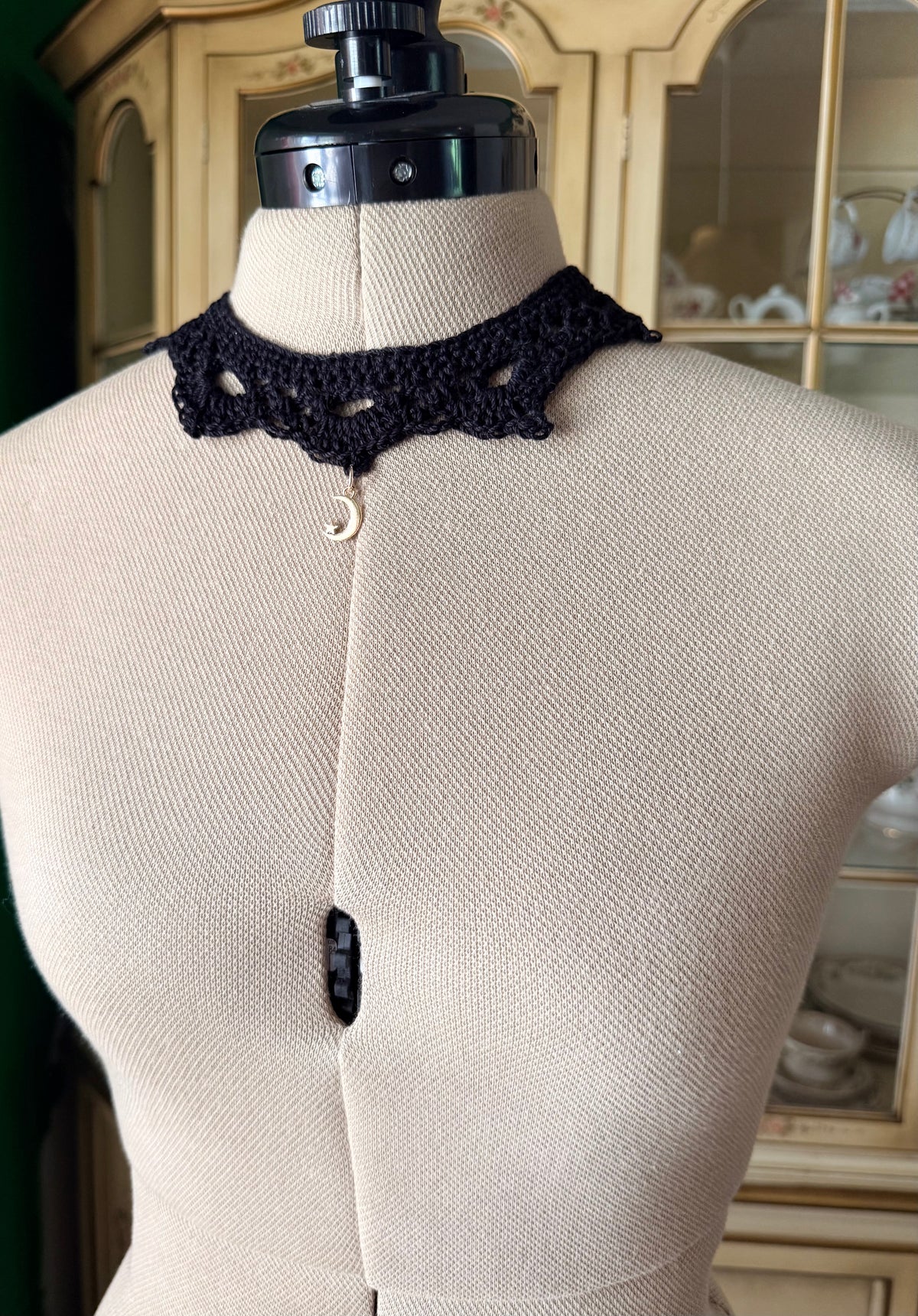 Charming Black Choker