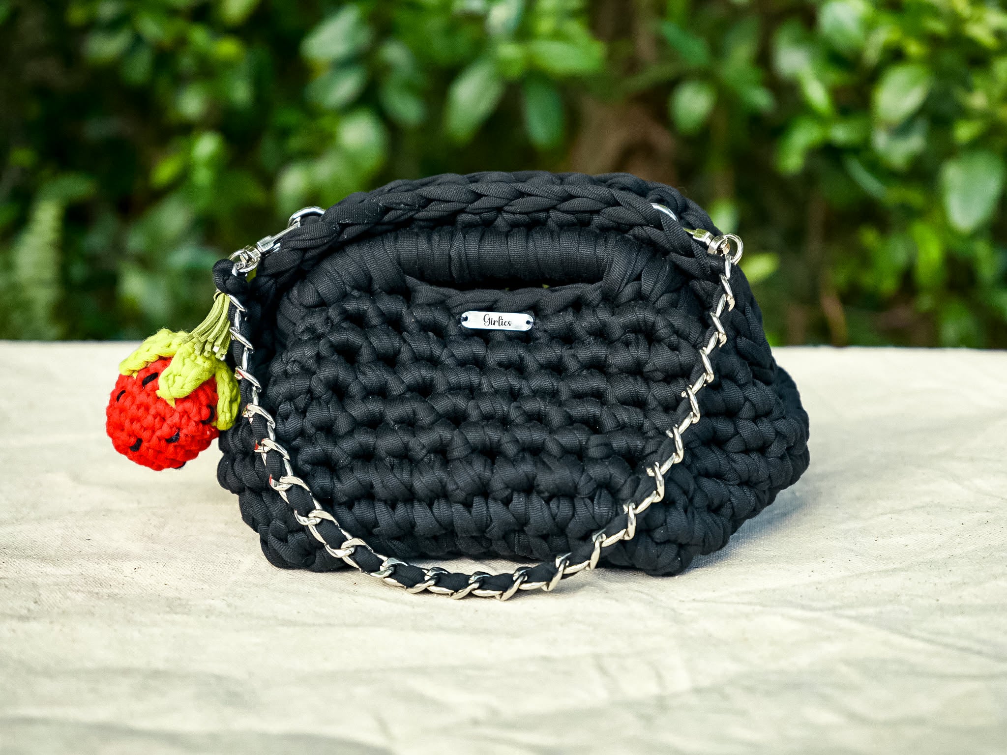 Strawberry Noir Mini